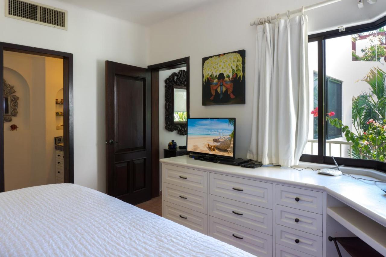 Royal Palms 9 *